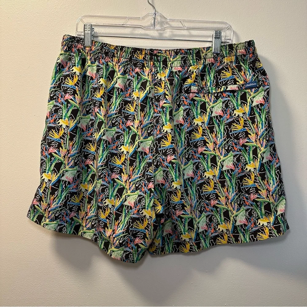 Chubbies Men’s All Over Colorful Tropical Print 5.5” Swim Trunks Sz 2XL